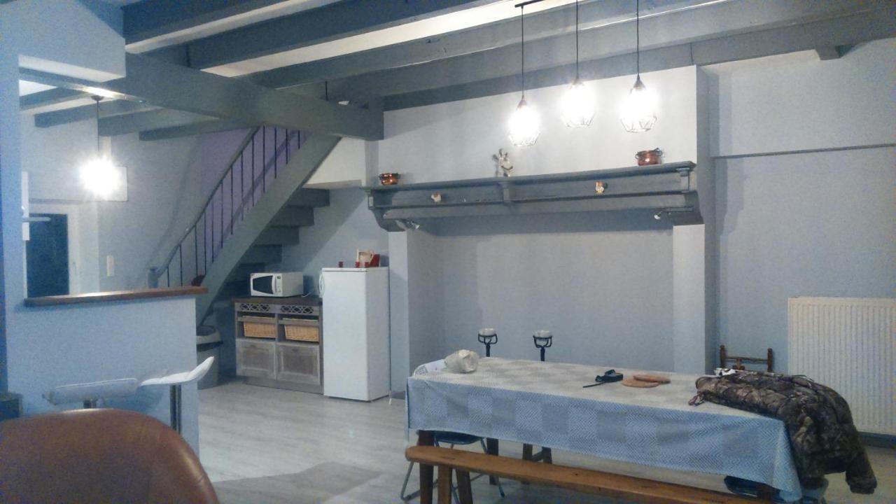Maison A La Campagne Au Coeur Du Cantal Dept 15 Marmanhac Bagian luar foto
