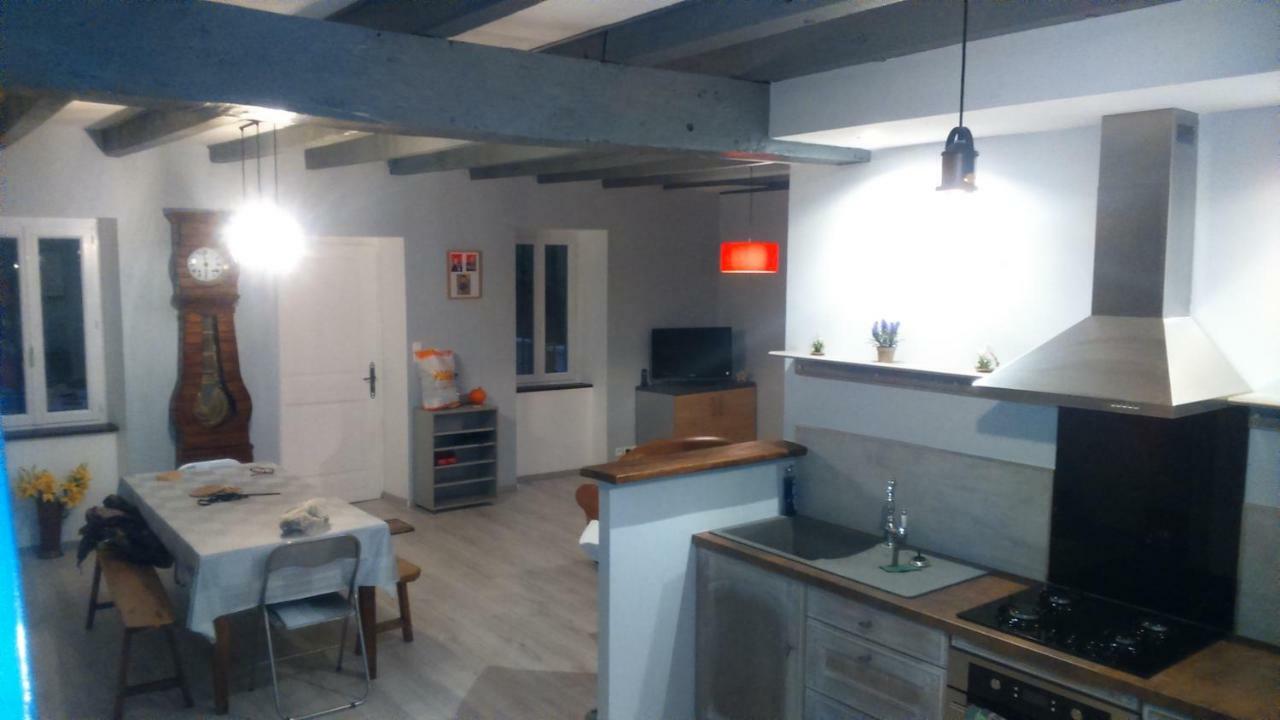 Maison A La Campagne Au Coeur Du Cantal Dept 15 Marmanhac Bagian luar foto